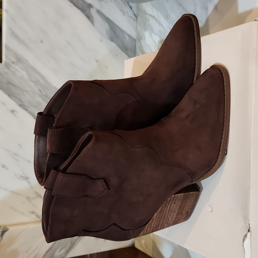 Chinese Laundry brown suede boots Sz 9